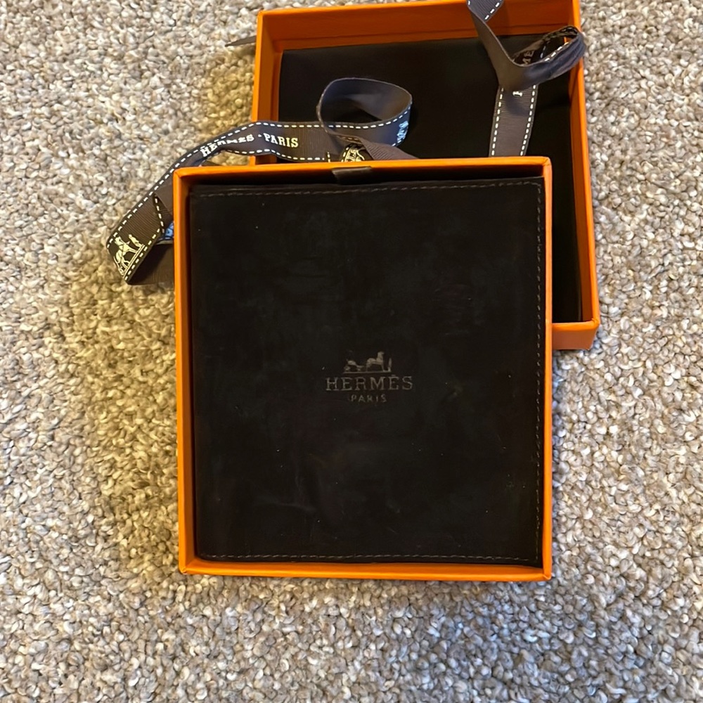 【sold】Hermes mini pop h necklace, gold color chain, grey/milk tea color pendant - Picture 4 of 7